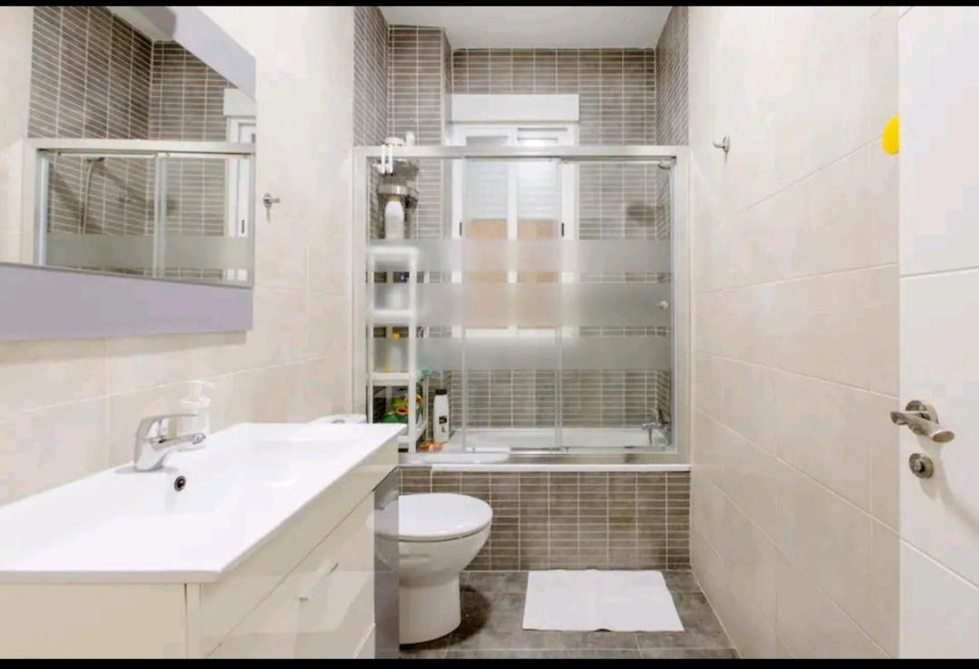 Comoda Habitacion Madrid Exterior photo